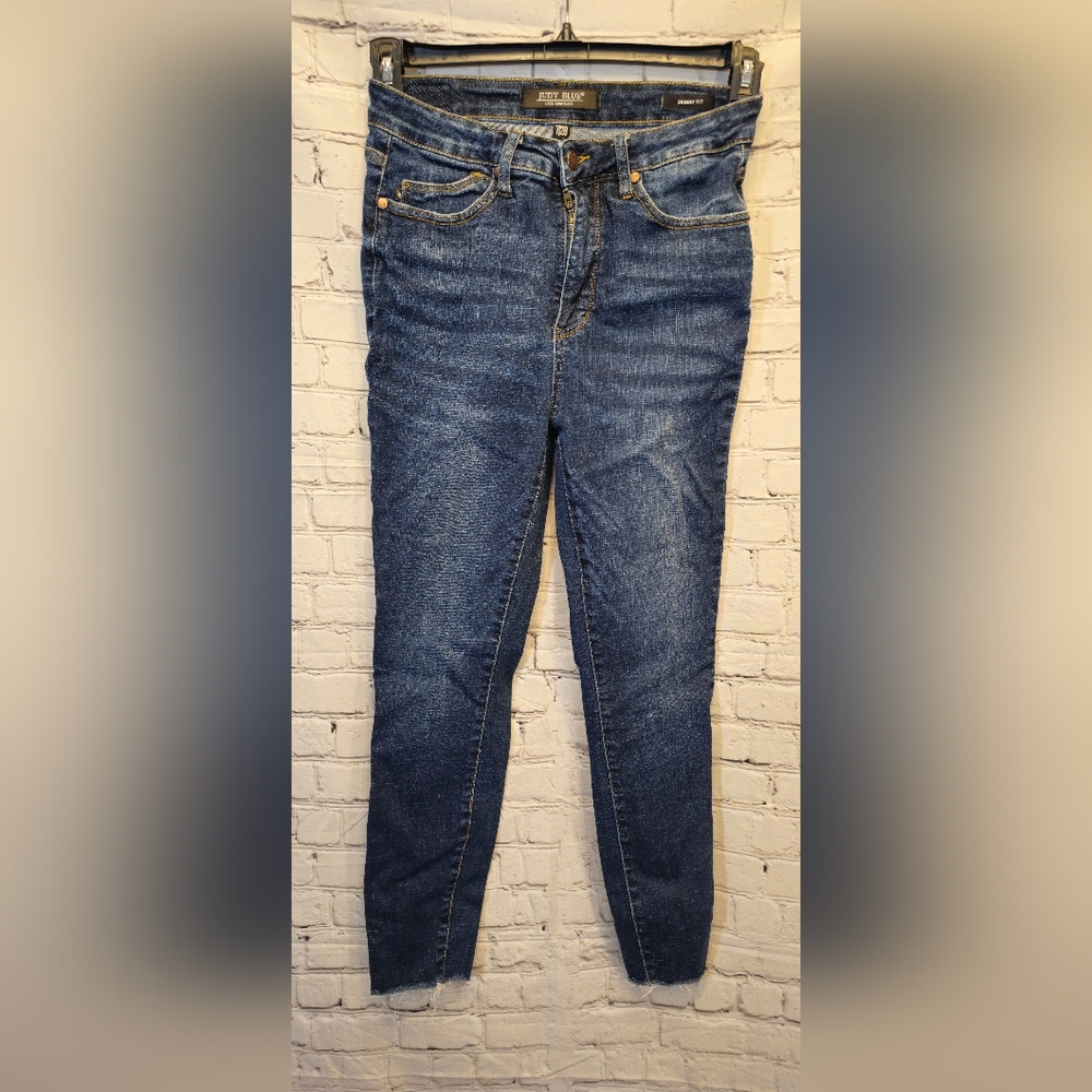 Judy Blue Medium Blue Straight Leg Jeans